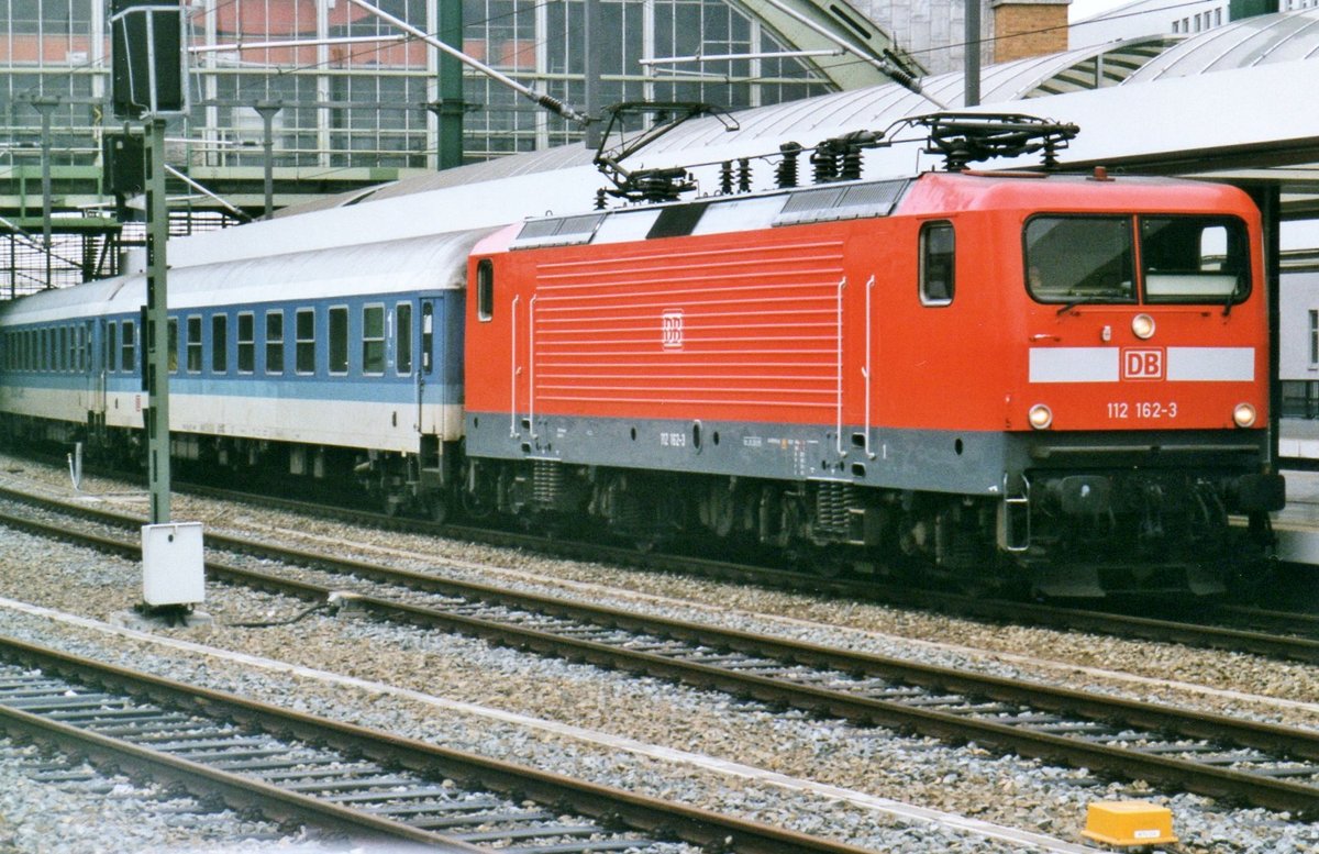 Am 6 November 1999 meldet sich ein IR mit 112 162 in Berlin Ost. 