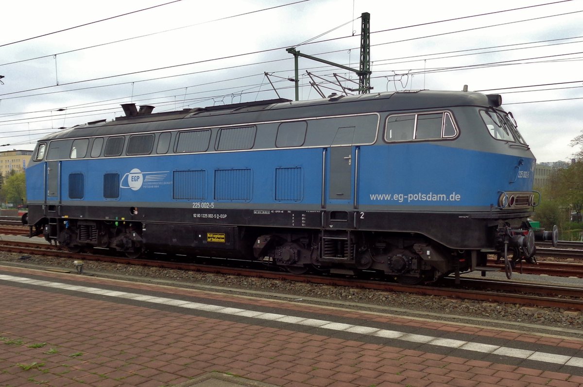 Am 8 April 2017 steht EGP 225 002 in Dresden Hbf.