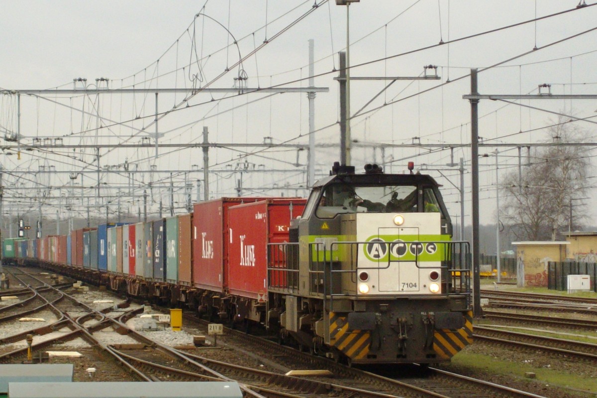 Am 8 Juli 2006 treft ACTS/HUSA KLV-Shuttle mit 7104 in 's Hertogenbosch ein.