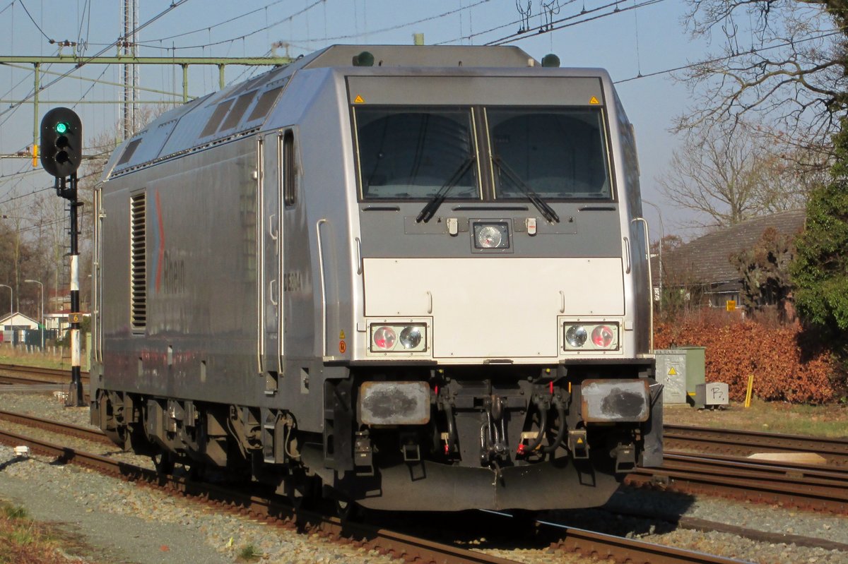 Am 8 März 2015 durchfahrt Rheincargo DE 802 Zevenaar.