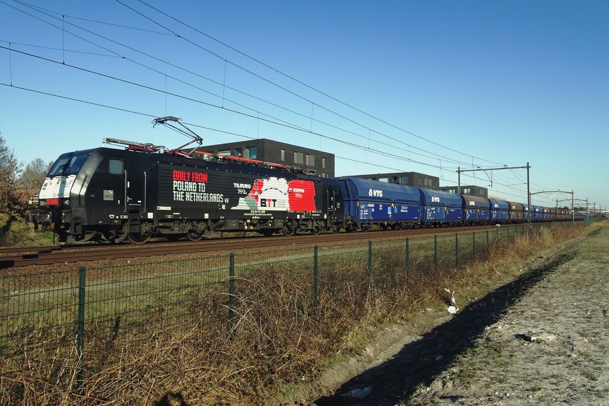 Am 8 März 2022 dönnert RFO 189 209 mit ein Kohlezug durch Tilburg-Reeshof.