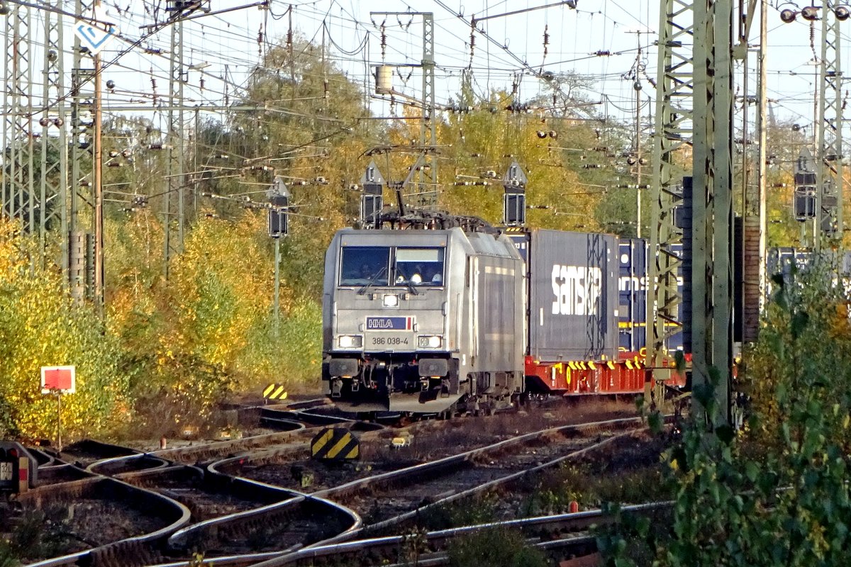 Am 8 November 2019 verlsst Metrans 386 038 mit ein KLV aus Praha-Uhrineves Emmerich.