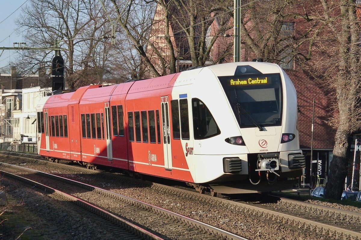 Am 8.Jänner 2016 hat Arriva Spurt 371 Ausfahrt aus Arnhem-Velperpoort.