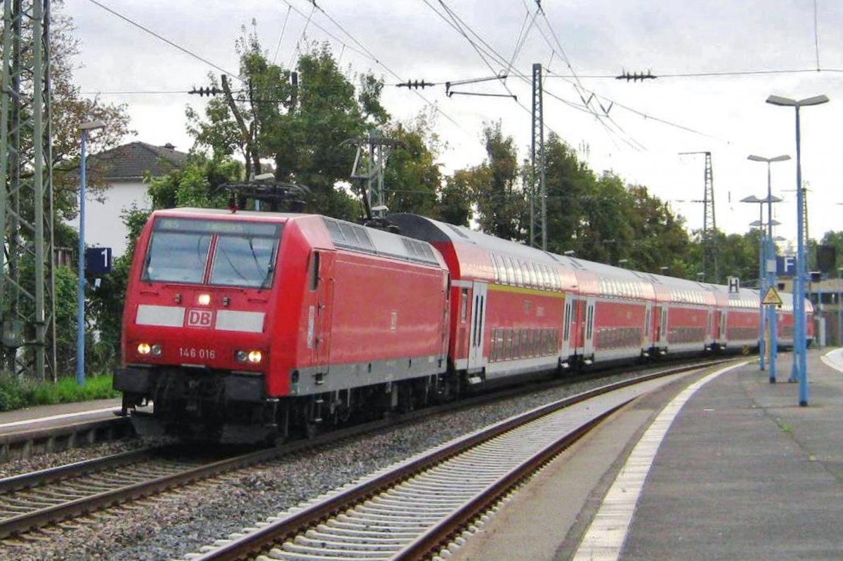 Am 9 April 2014 treft 146 016 in Remagen ein.