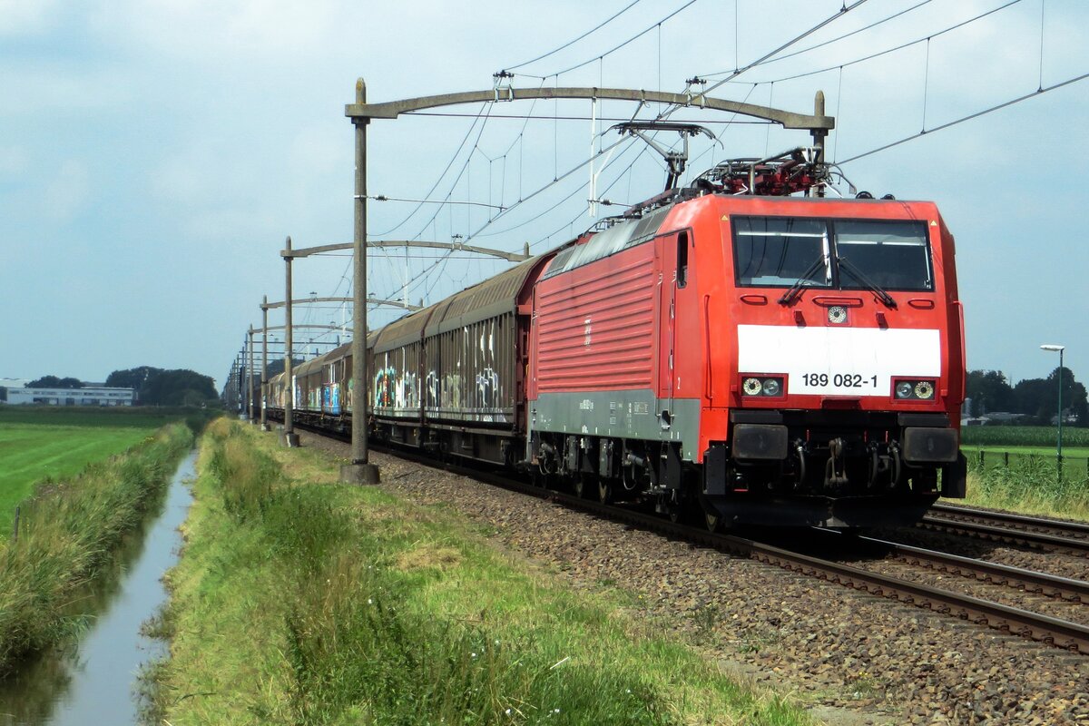 Am 9 Juli 2021 passiert DBC 189 082 mit ein Ganzzug Hulten.