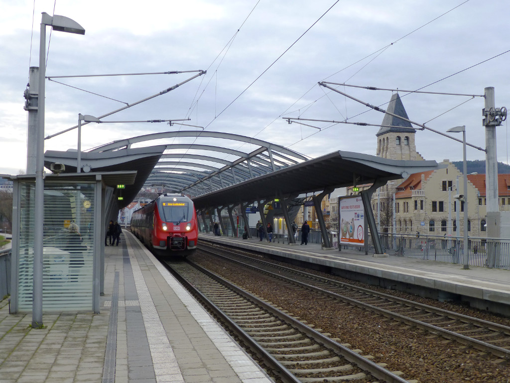 Am 9.1.14 hat 442 273 aus Nrnberg (RE 42) das Ziel fast erreicht, hier in Jena Paradies.