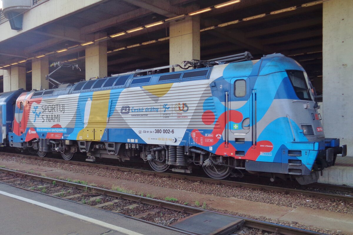 Am Abend von 10 September 2018 steht CD 380 002 in Budapest-Nyugati. Am Abend von 10 September 2018 steht CD 380 002 in Budapest-Nyugati.