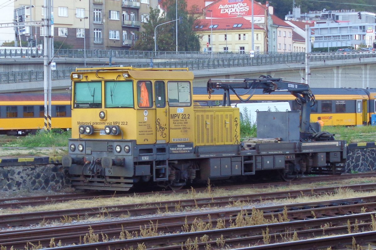 Am Abend von 19 September 2018 steht MPV 22-2 in Praha-Smichov. 