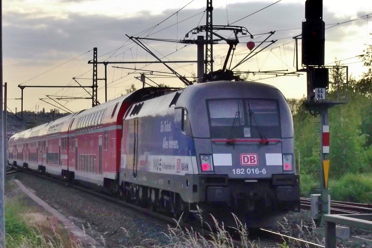 Am Abend von 21 Mai 2015 steht 182 016 samt RE abgestelt in Bad Schandau -dank einer von NEUN Bahnstreiks in 1. Halbjahr von 2015...