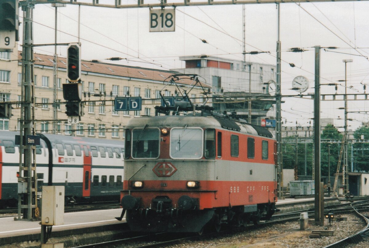 Am Abend von 24 Mai 2003 lauft 11141 in Bern um. Sie tragt dann noch die Swiss-Express-Farben.
