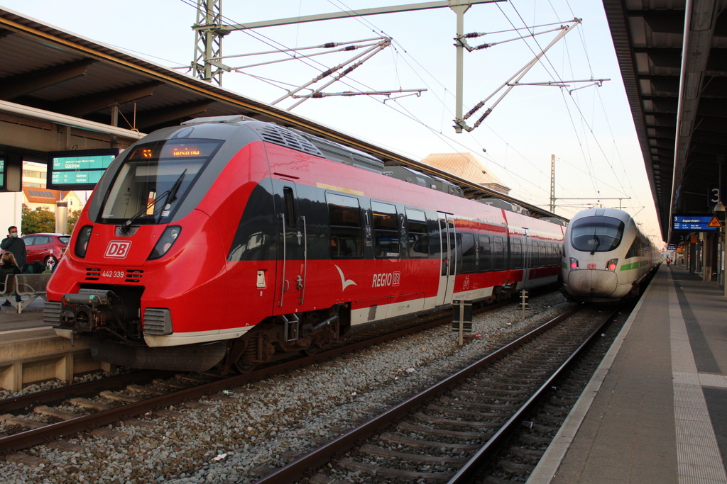 Am Abend des 18.09.2020 waren 442 339 und 415 023-1 im Rostocker Hbf.