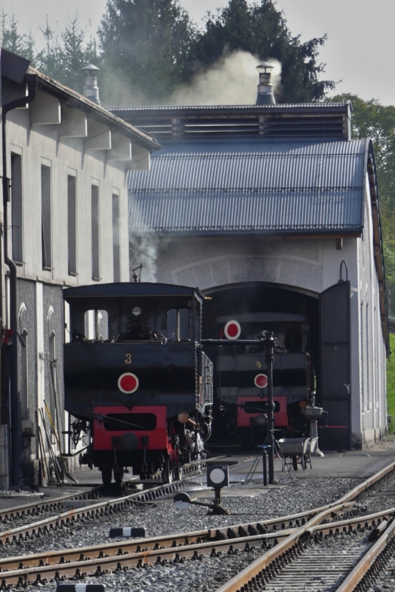 Am frhen Morgen wird Lok 3 der Achenseebahn mit dem ntigen Material versorgt, um gerstet zu sein den Zug zum Achensee zu schieben. 22.08.2024 