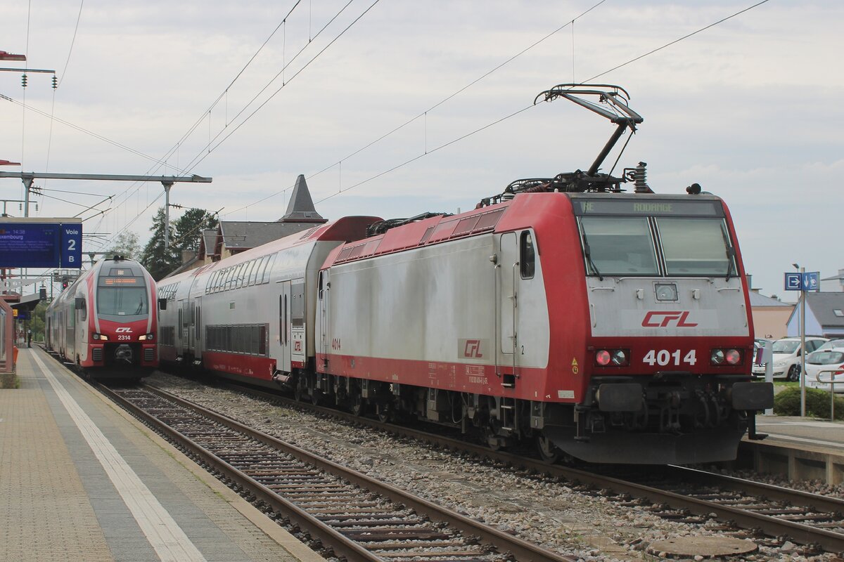 Am grauen Nachmittag von 19 Augustus 2023 steht CFL 4014 in Petange mit ein RB nach Rodange.