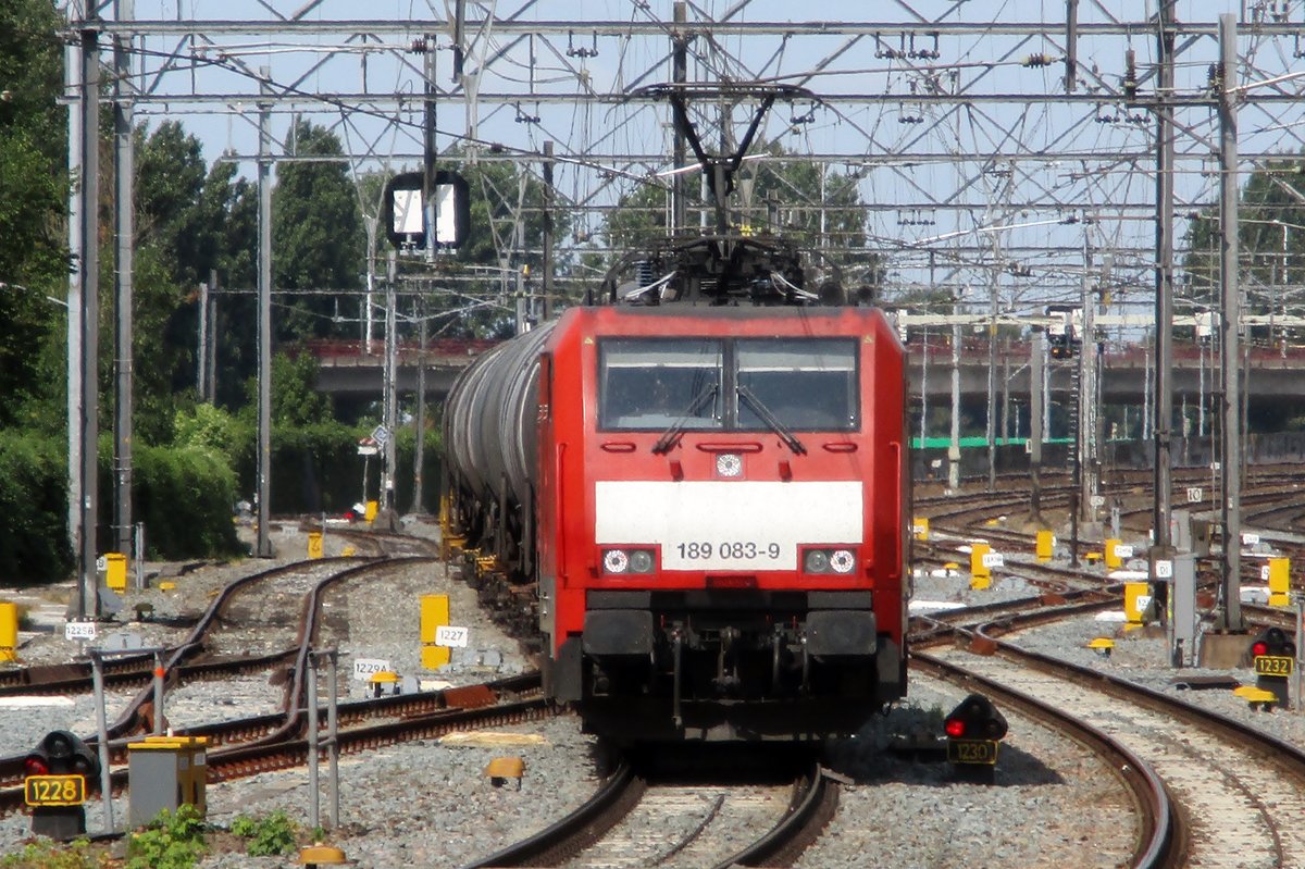 Am Kopf! GATX-Kesselwagenzug mit 189 083 durchfahrt am 18 Juli 2018 Dordrecht. 