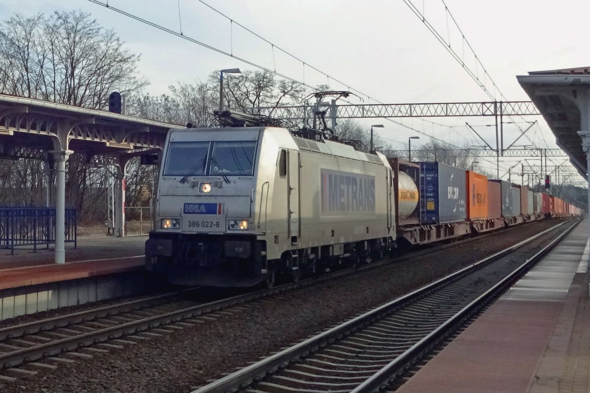 Am MOrgen von 25 Februar 2020 findet Metrans 386 022 sich zurck ins Plnischen Rzepin mit ein Pruszkow-KLV Shuttle richtung Rotterdam-Kijfhoek.