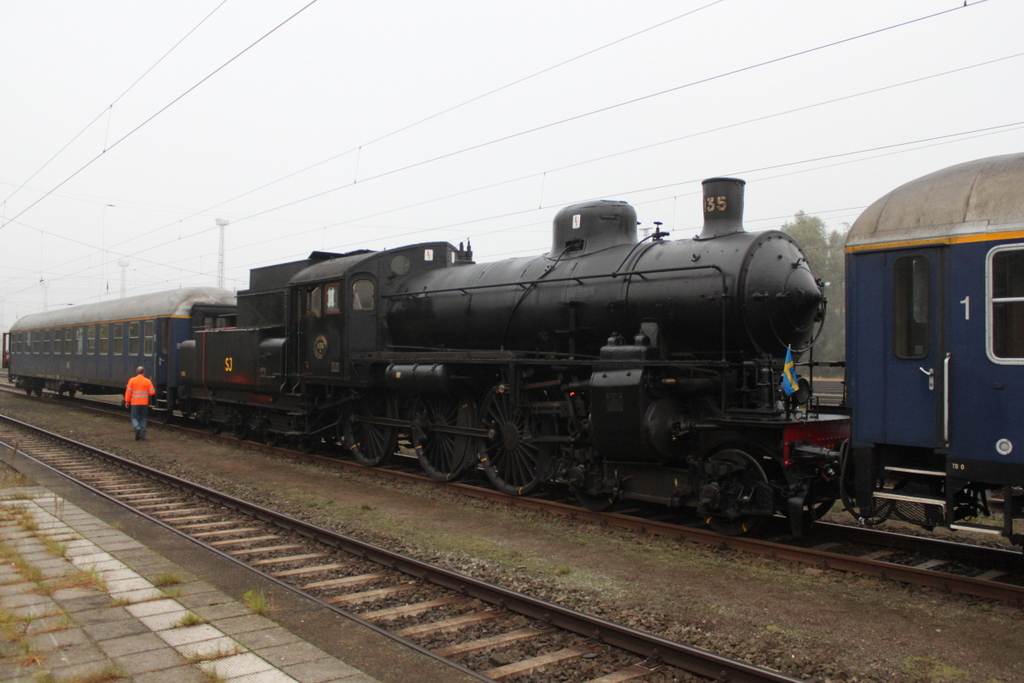 Am Morgen des 02.10.2016 stand die schwedische Dampflok SJ 1135 im Rostocker Seehafen.