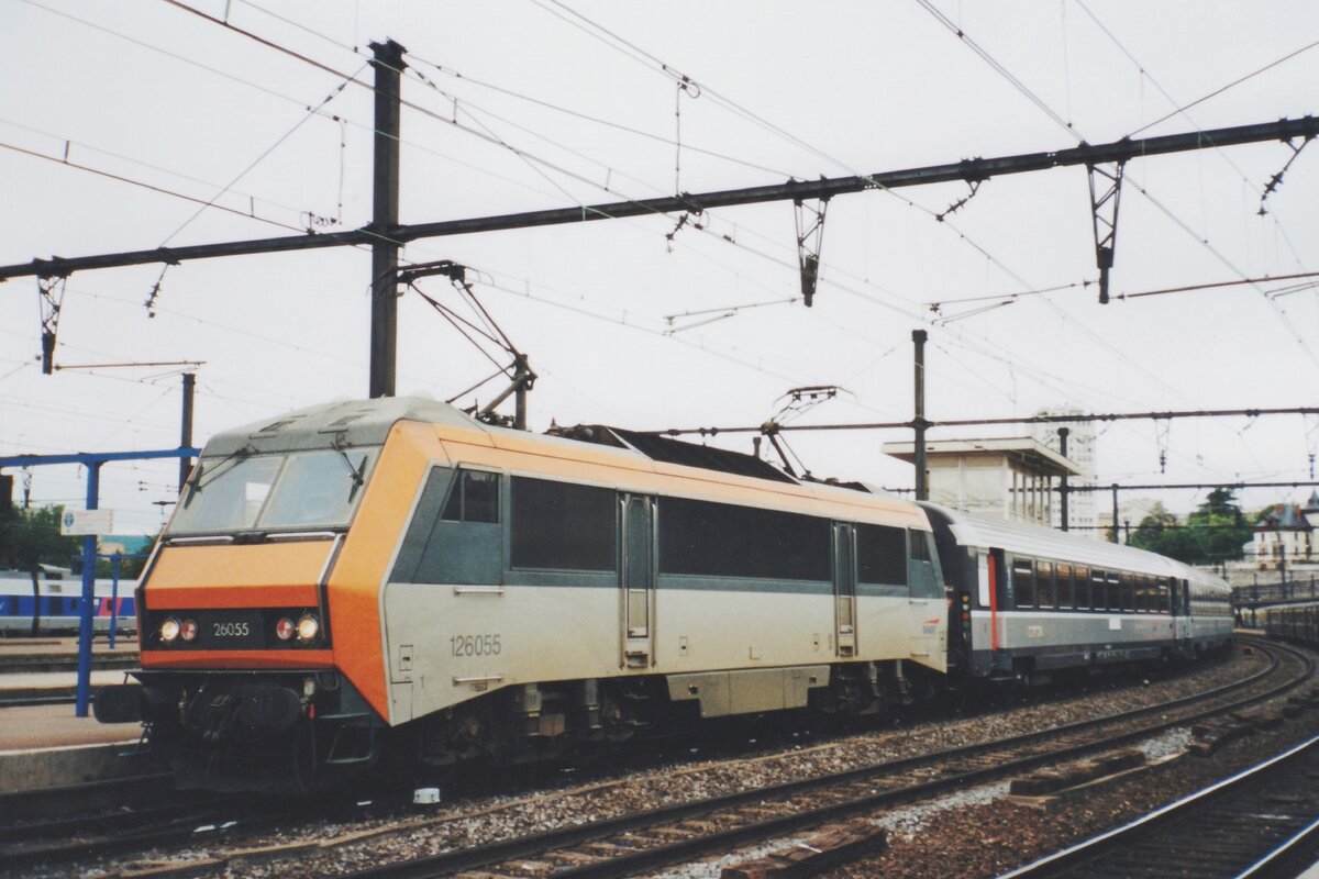 Am regnerischen 18 Mai 2006 wurde dieses Scanbild von 26055 mit CoRailzug in Dijon-Ville gemacht.