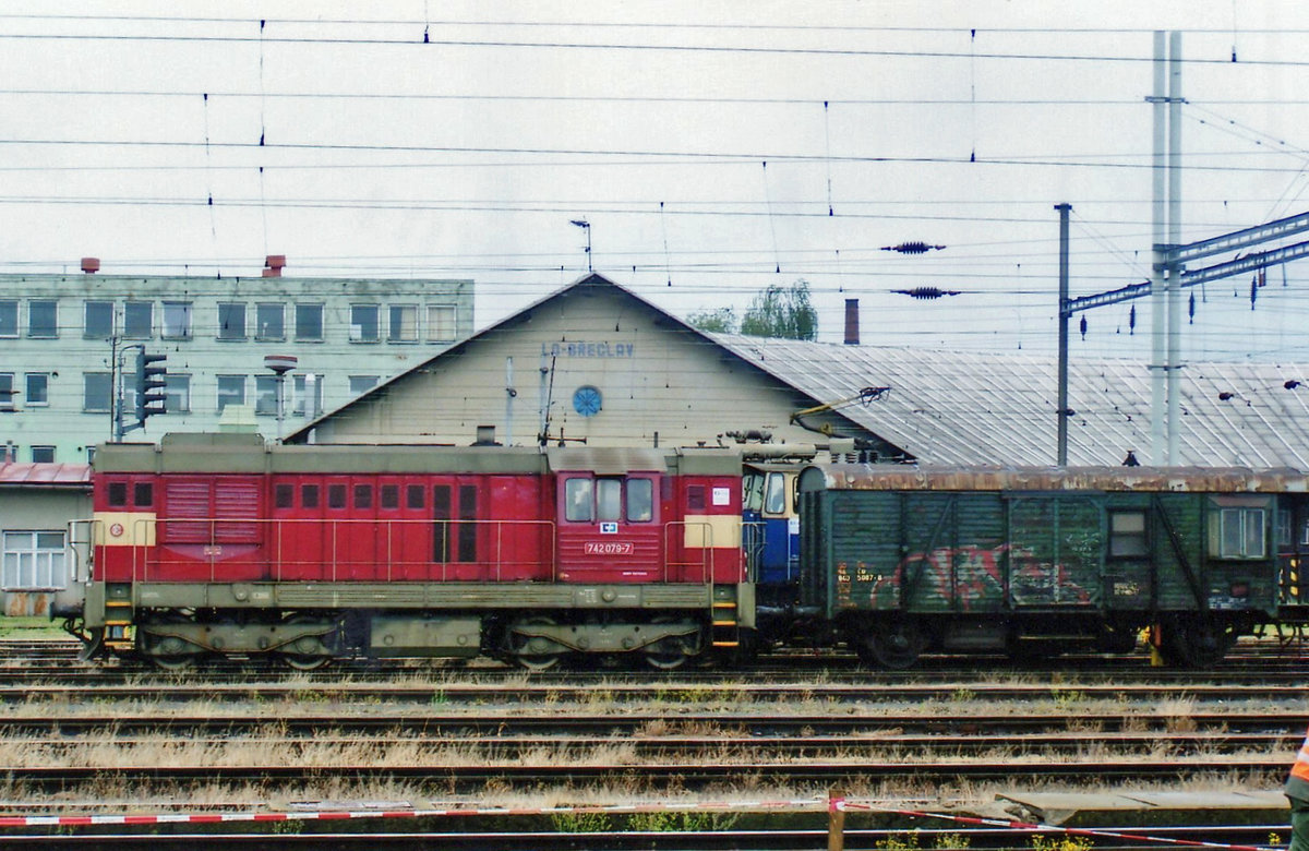 Am verregneten 22 Mai 2008 rangiert 742 079 in Breclav.