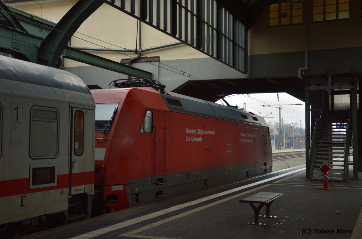 Am Zugschluss des IC 2374 hing 101 119-6. Am 23.01.2016 in Darmstadt Hbf