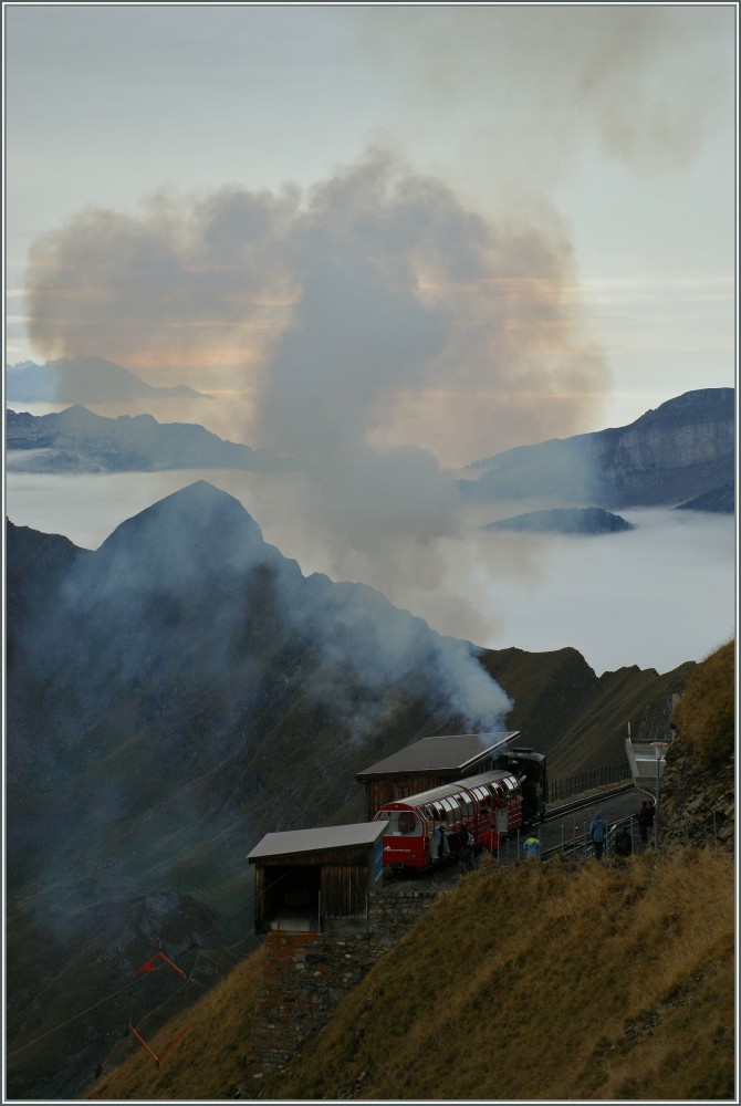 Angekommen ist der BRB Dampfzug auf den Brienzer Rothorn. 
29.09.2012