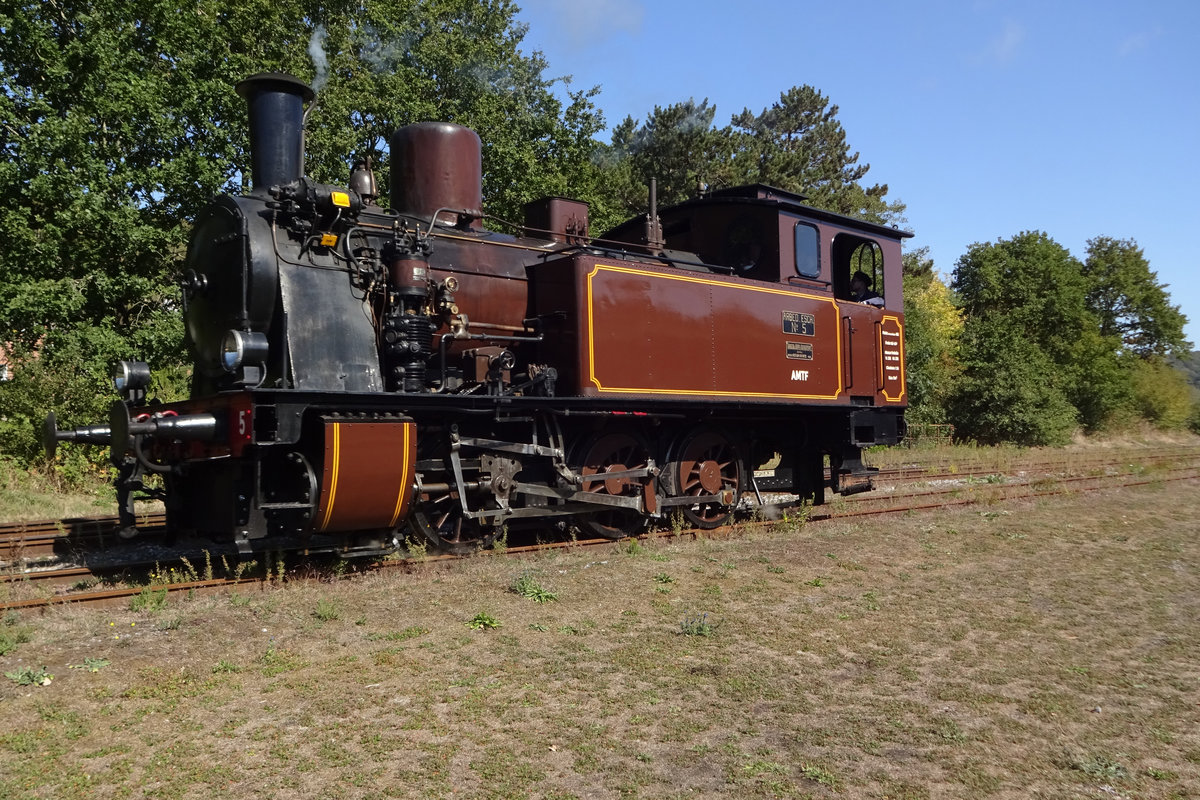 Arbed-5 -Gastlok aus Luxembourg- lauft am 21 September 2019 in Treignes bei der CFV3V um.