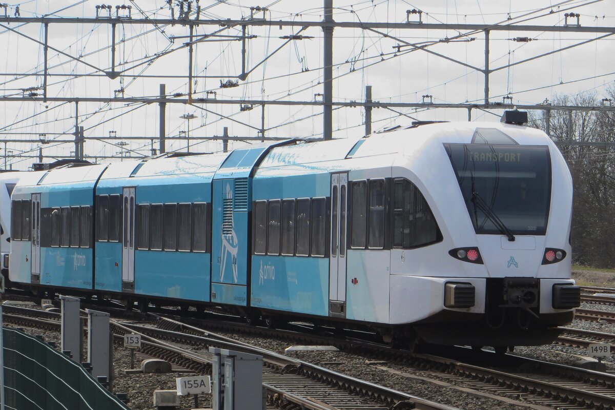 Arriva 322 treft am 12 März 2022 in Nijmegen ein als Überführungsfahrt nach der Stadler-Werkstatte in Blerick.