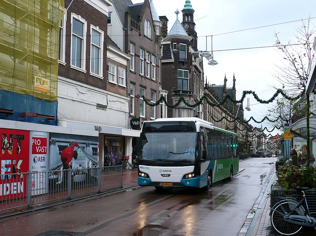 Arriva Bus 8786 DAF VDL Citea LLE120 Baujahr 2012. Breestraat, Leiden 09-12-2012.