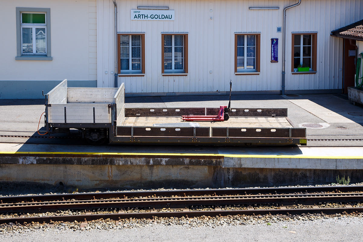 
Arth-Rigi-Bahn(ARB) - Ein Gtervorstellwagen (Kkm 68) abgestellt am 01.08.2019 beim Depot der Rigi-Bahn in Arth-Goldau.