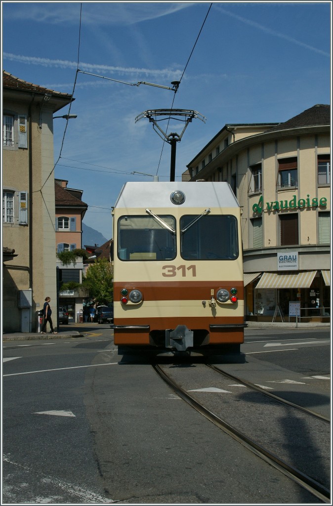 ASD und AL nutzen auf ihrer Fahrt zum Bahnhof die Strasse als  Trasse . Whrend die ASD den Ortskern jedoch stlich umfhrt, fhrt wie hier zu sehen die AL mitten durchs Zentrum.
22. Aug. 2013