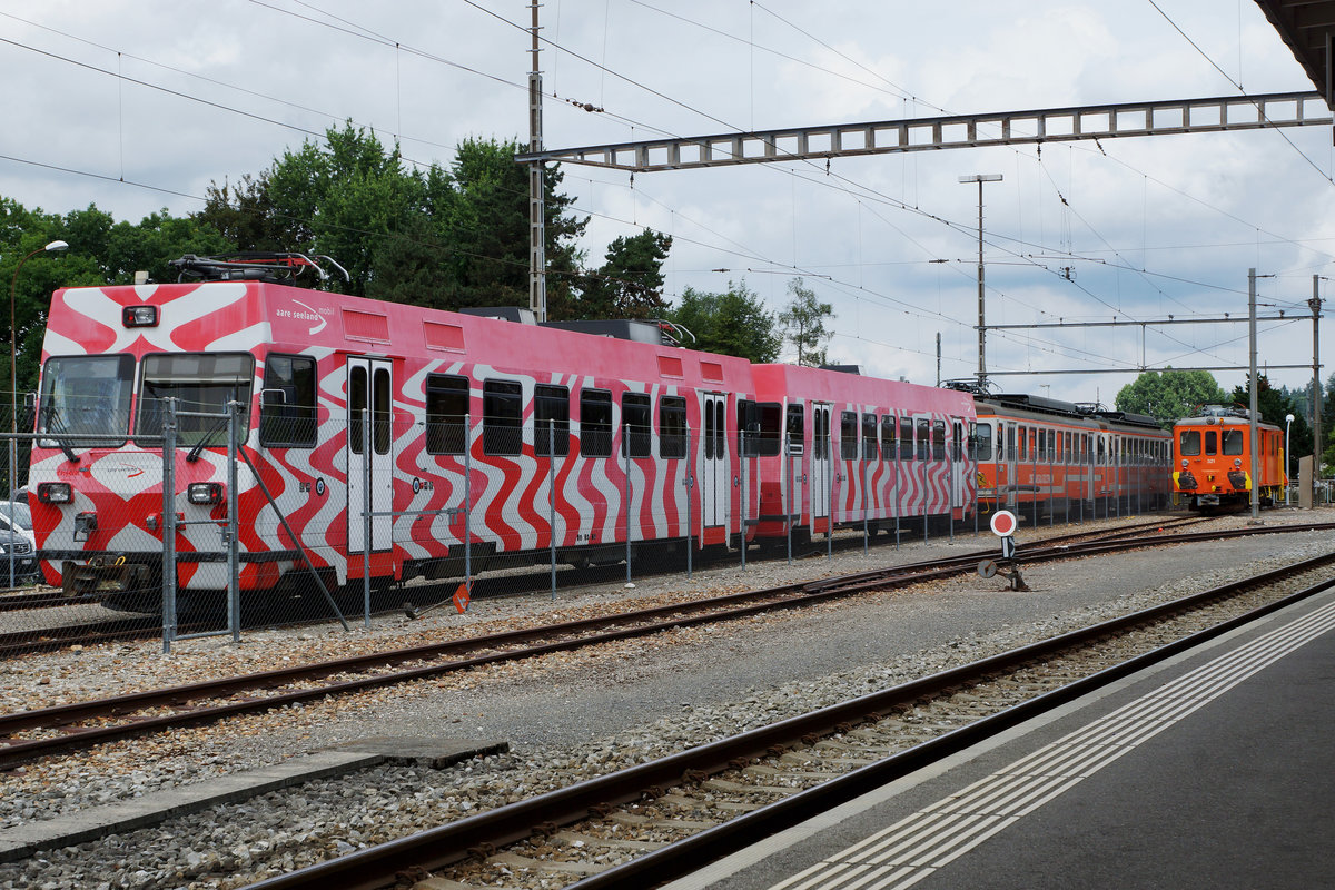 ASm: Die bunten Ersatztriebzüge, ehemals FW/BTI/SZB stehen in Langenthal für ausserordentliche Einsätze bereit. Aufnahme vom 23. Juli 2016.
Foto: Walter Ruetsch