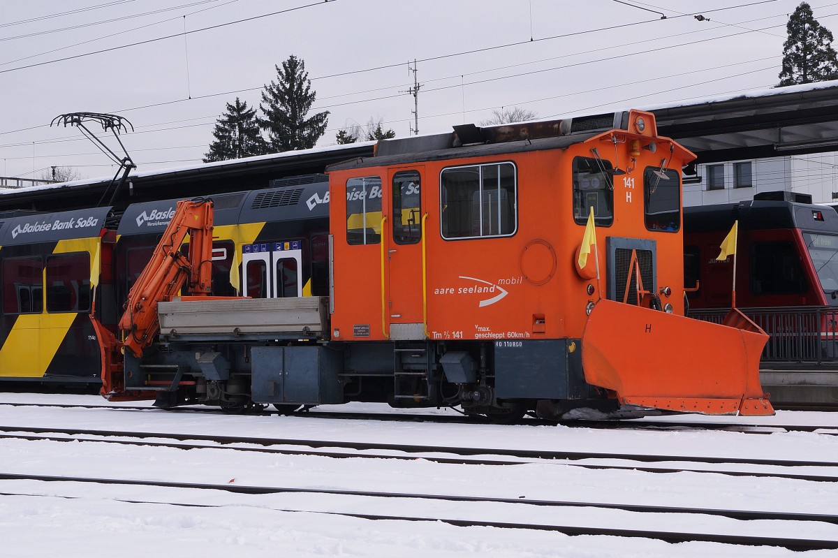 ASm: Tm 2/2 141 mit Schneepflug auf dem Bahnhof Langenthal am 28. Januar 2015.
Foto: Walter Ruetsch