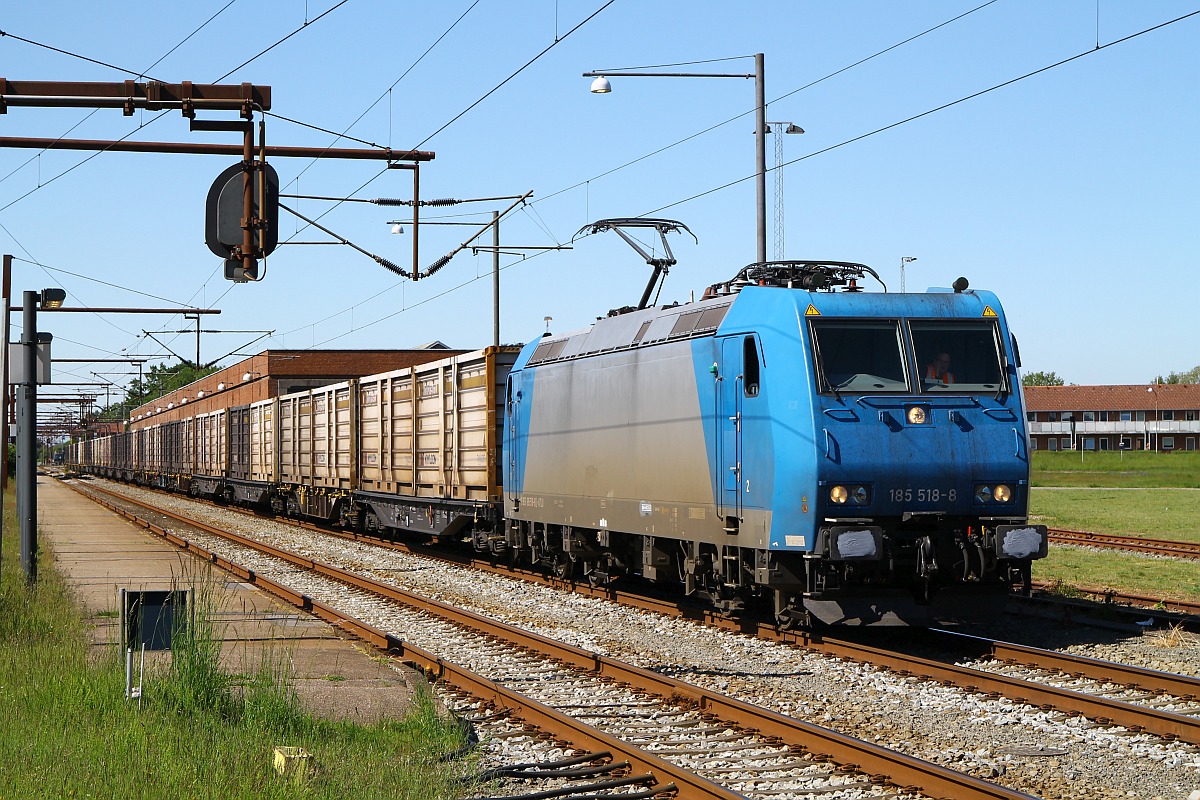 ATLU 185 518 vor Innofreight Containerzug wartet in Pattburg/Padborg auf Ausfahrt gen Süden, 03.06.2022