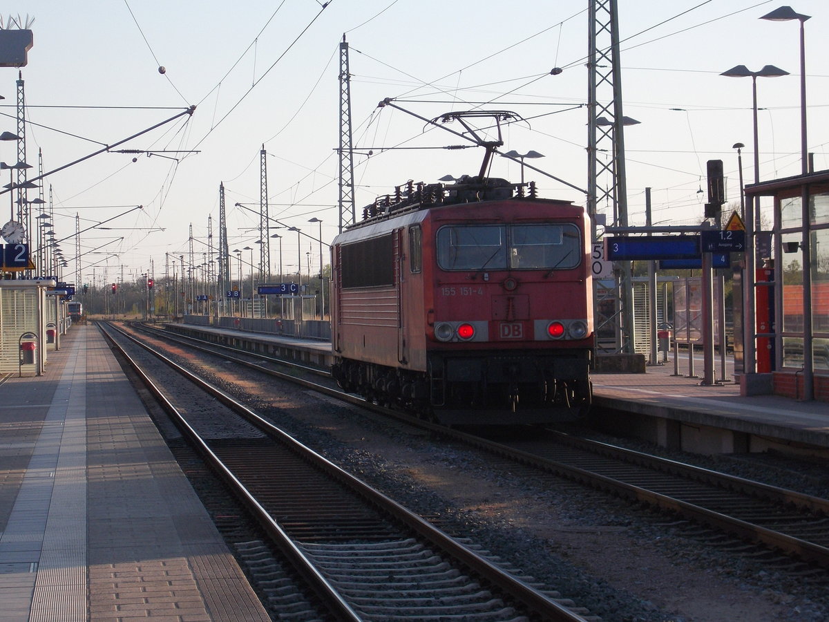 Auch 155 151 mu�te,am 07.Mai 2016,wegen dem gest�rten Ausfahrsignal in Bergen/R�gen stutzen.