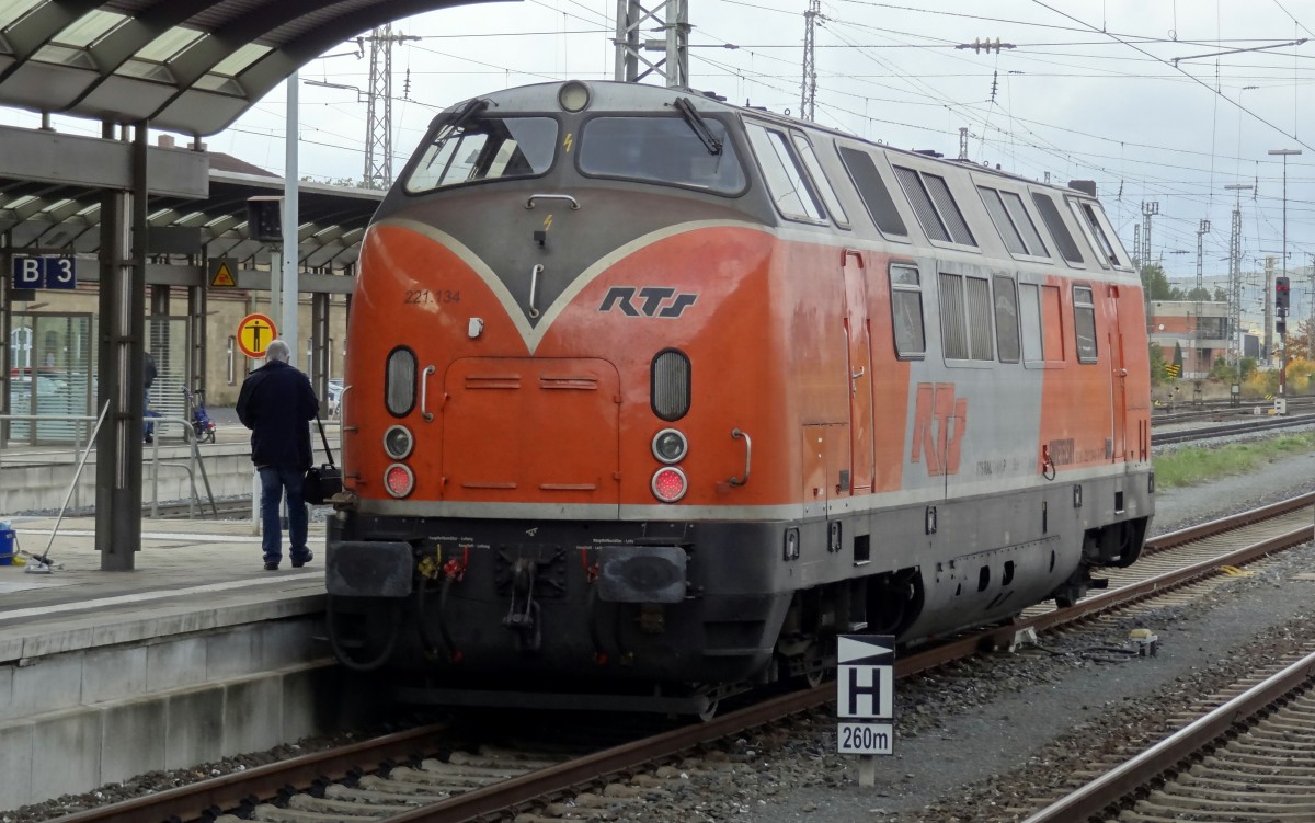 Auch eine 221 verirrt sich mal nach Bamberg, sowie dieses Exemplar welches sich in privater Hand befindet.
Aufgenommen im Oktober 2013.