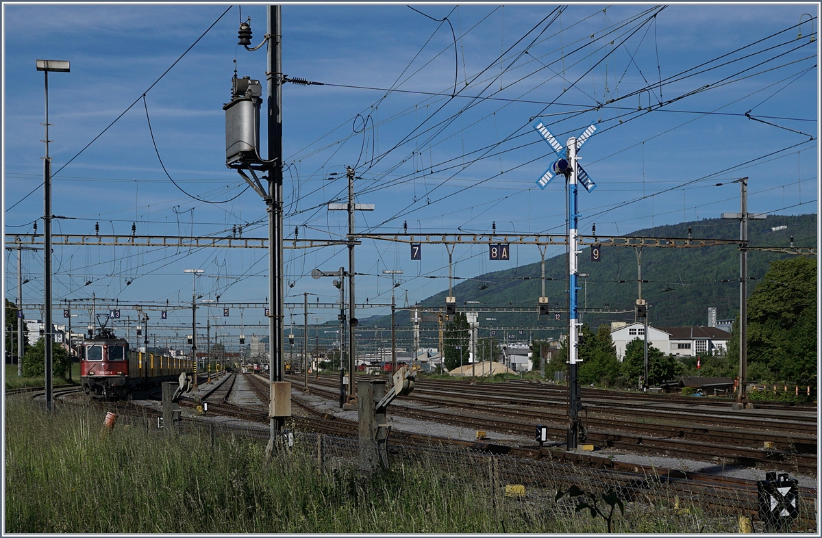 Auch im ETCS Zeitalter werden im östlichen Bahnhofskopf des RB Biel die Zug und Rangierfahrstrassen noch mit Formsignalgen gesichtert.
16. Mai 2017