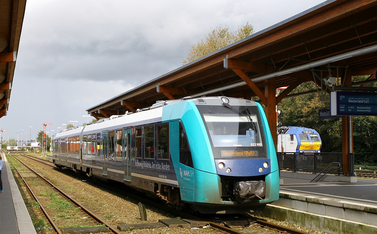 Auch das gibt es auf der Marschbahn...ein Lint 54 der Paribus/NAH.SH/DB hier der 622 165/665 als RE 6 nach Westerland verlässt hier Niebüll. 23.09.2017