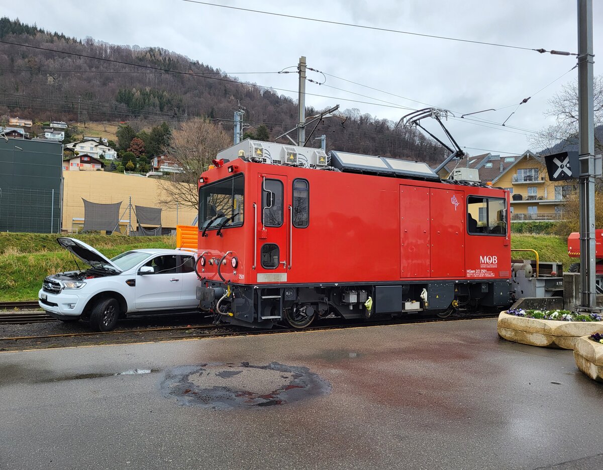 Auch wenn es nicht danach aussieht: die MOB HGem 2/2 2501 (ex CEV  MVR) wird betankt.
Blonay, den 1.März 2024