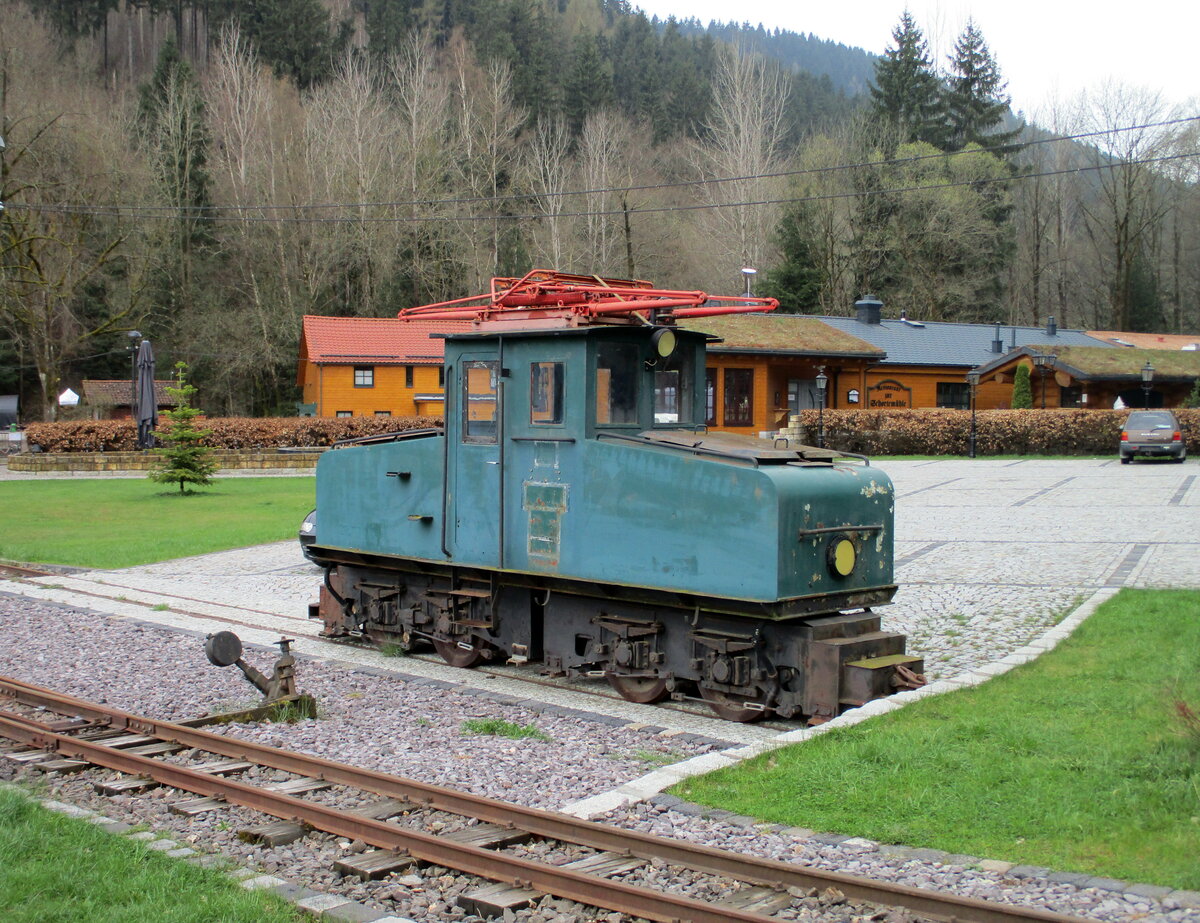 Auf dem Gelnde eines ehemaligen Bergwerkes;jetzt Museum,bei Ilmenau steht diese E-lok.Aufgenommen am 25.April 2022.