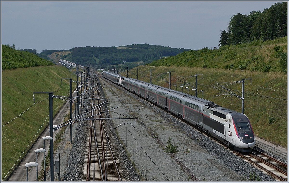 Auf dem Weg von Marseille nach Frankfurt erreichen die beiden Euroduplex TGV 4709 und 4710 ihren nächsten Halt Belfort Montbéliard TGV. 

6. Juli 2019