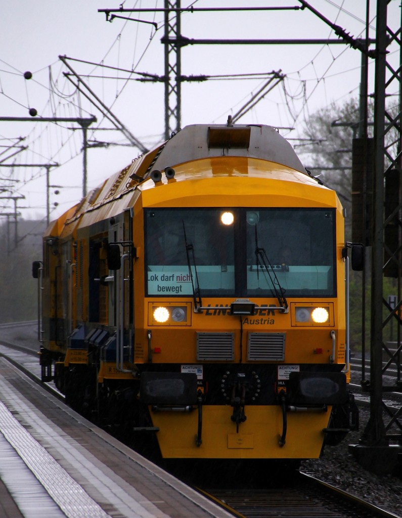 Auf dem Weg nach Dänemark konnte ich gestern morgen die Linsinger Schienenfräse  Noel Amelie  der Fa.AlphaRail(99 80 9427 001-9, SF03 FFS plus) als DBV 68827 in Schleswig ablichten. 14.04.2014