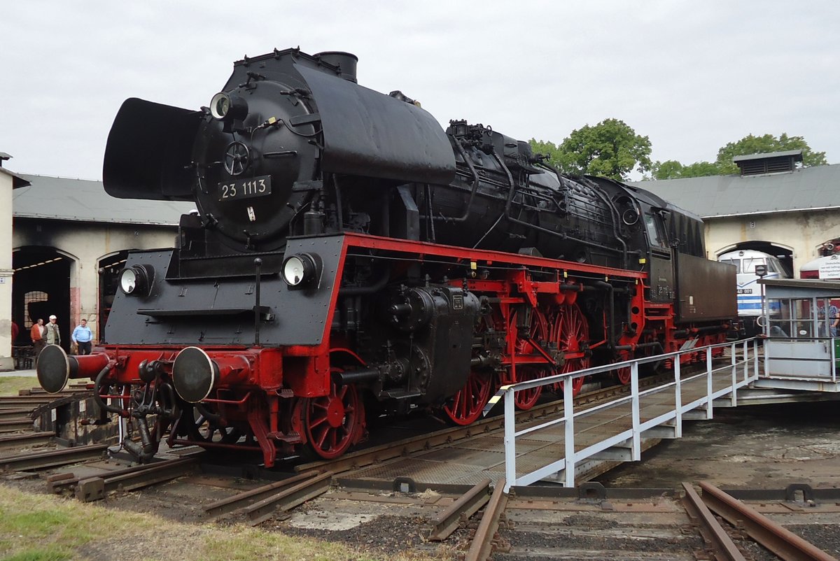 Auf die Drehscheibe steht 23 1113 in Nossen am 23 Mai 2015.