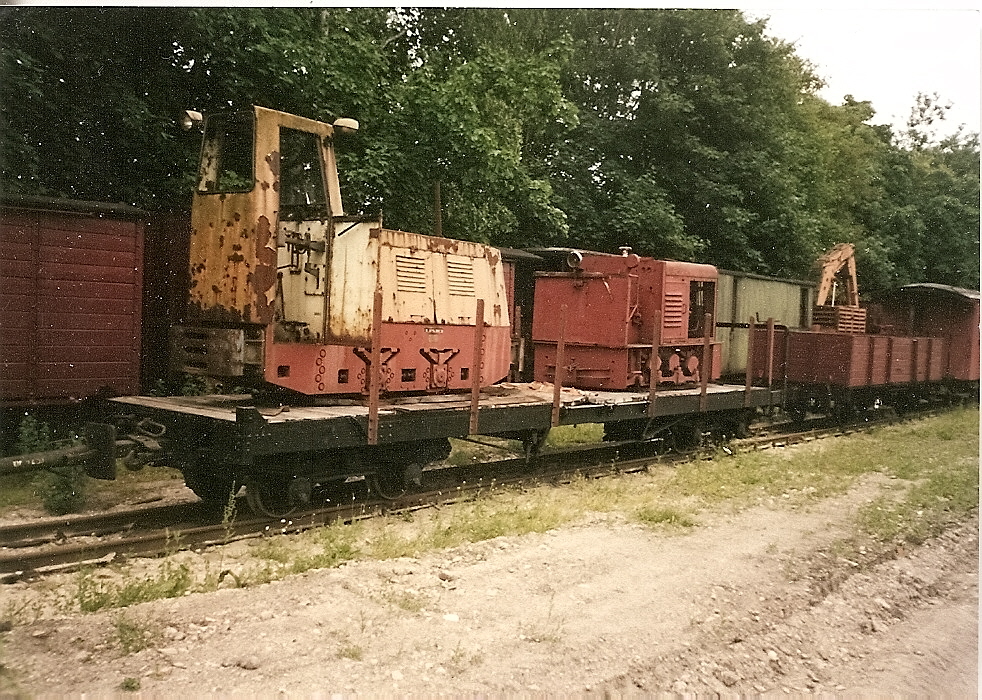 Auf einem Schmalspurg�terwagen verladen war diese Feldbahn die in Putbus stand.