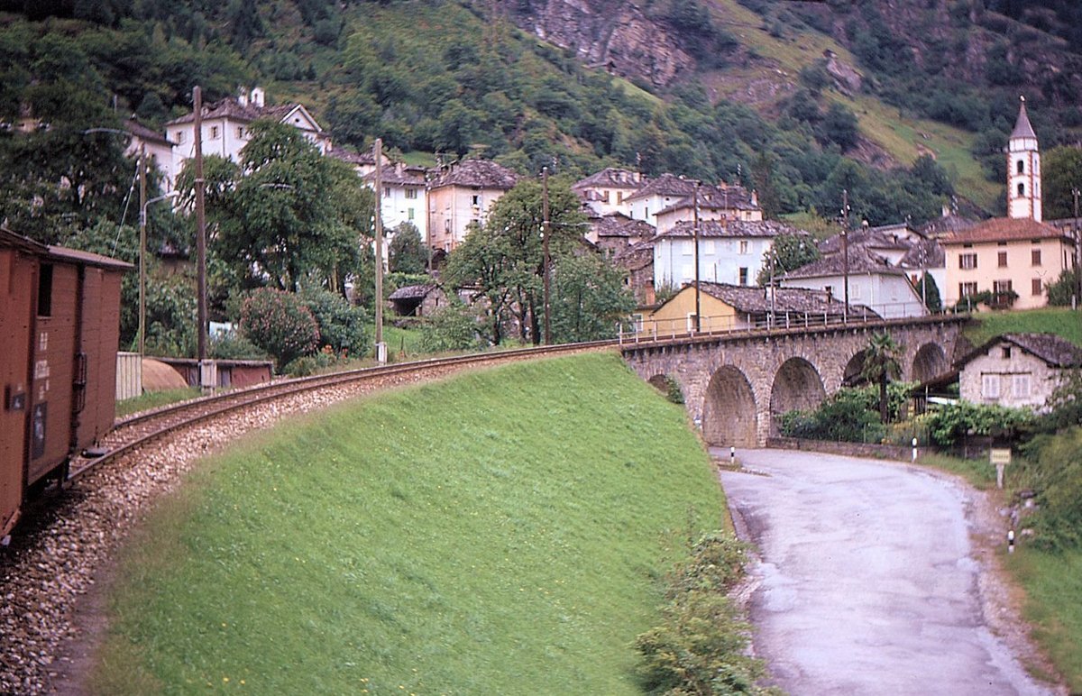 Auf der einstigen RhB-Strecke Bellinzona-Mesocco, 14.September 1970: Unterhalb Soazza.