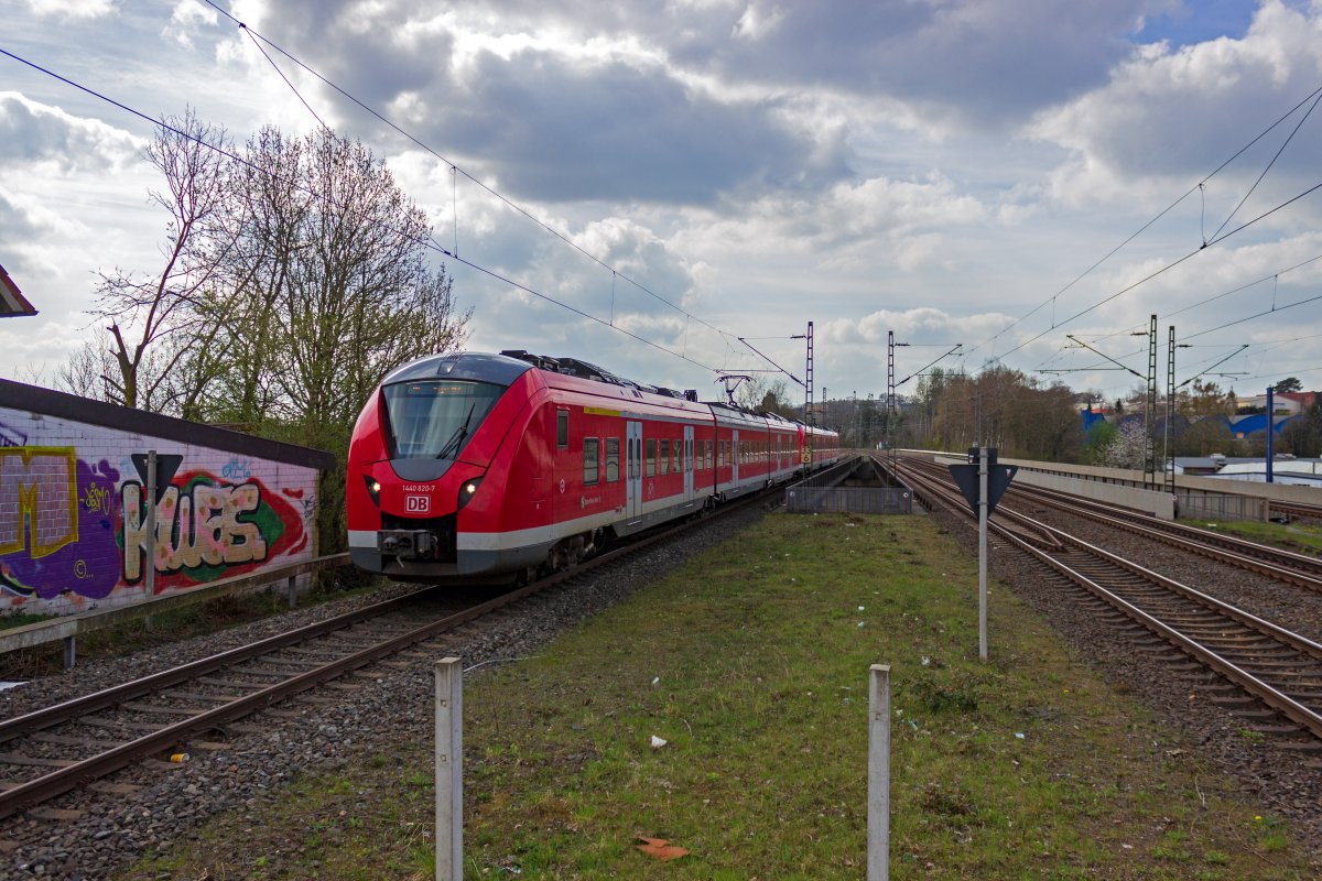 Auf der Fahrt von Mnchengladbach nach Hagen wird 1440 320 in wenigen Augenblicken in Wuppertal-Sonnborn halten.