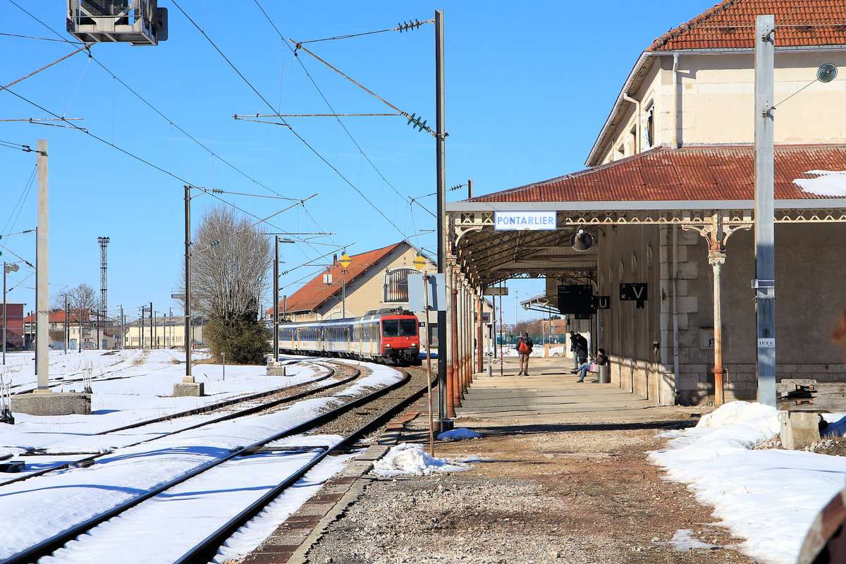 Auf der französischen Strecke Les Verrières - Pontarlier (-Frasne): Einfahrt des Zuges von Frasne in Pontarlier. 16.Februar 2019 