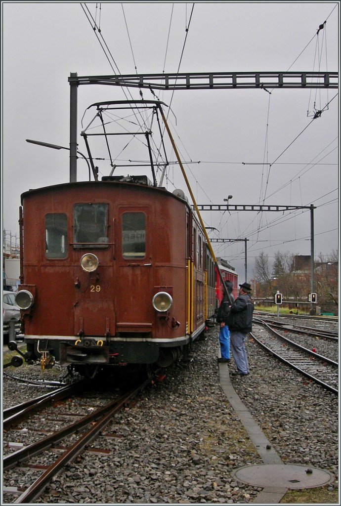 Aufgebglet sieht die BOB HGe 3/3 29 schon weit besser aus; nur ob sie dies will weiss sie noch nicht so recht.
Vevey, den 20. Dez. 2013