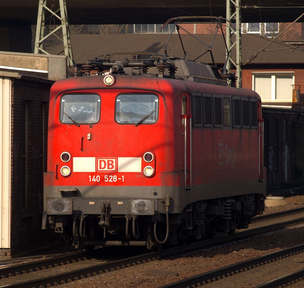 Aus dem Archiv: 140 529-1 fährt hier Solo durch HH-Harburg. HH 26.02.2011