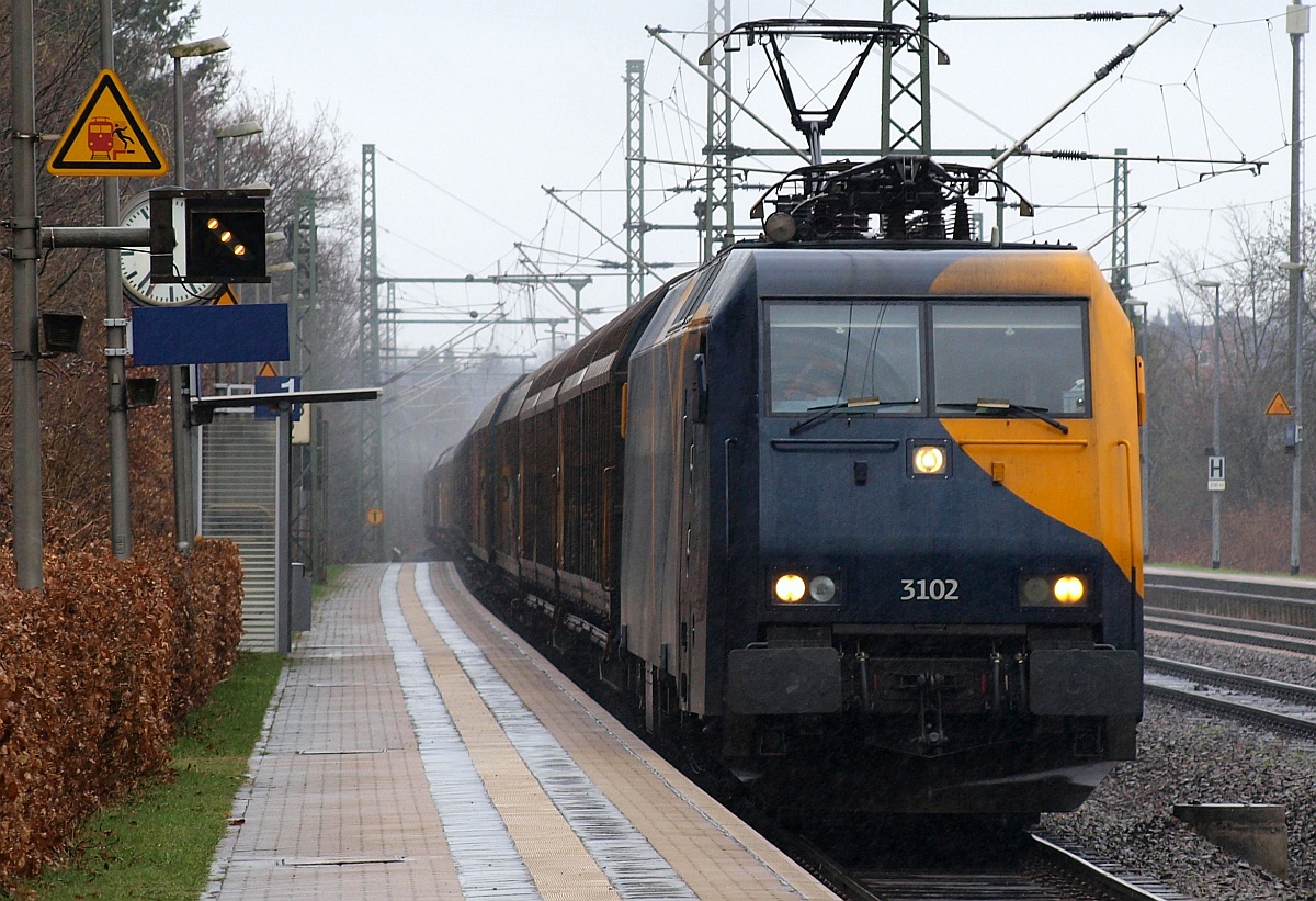 Aus dem Archiv: DSB EG 3102 in ihrem wesentlich besser aussehenden Farbkleid festgehalten am 01.04.2010 in Schleswig.