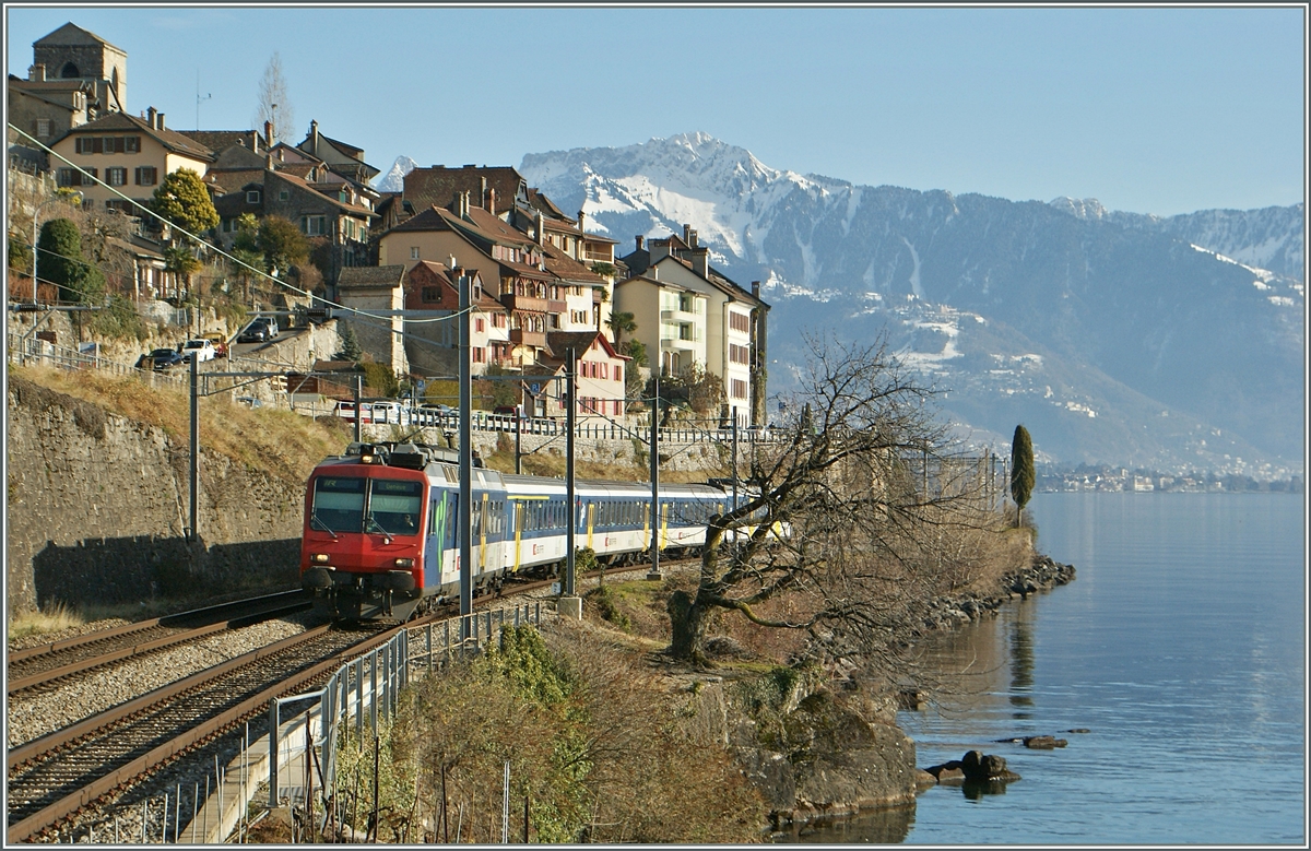 Aus mir nicht bekannten Gründen wurden die IR 1411 und 1426 statt mit RE 460 und Komposition am 25. und 26.12.13 sowie am 1. und 2.1.14 mit einem NPZ  geführt. Hier der 1426 bei St Saphorin am 1. Jan. 2014