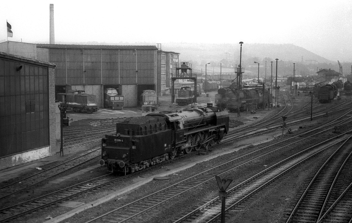 Aus der Schatzkiste...01 204 im Bw Saalfeld 30.04.1980 (Bearb. M.Steiner, (C) D.Schikorr)